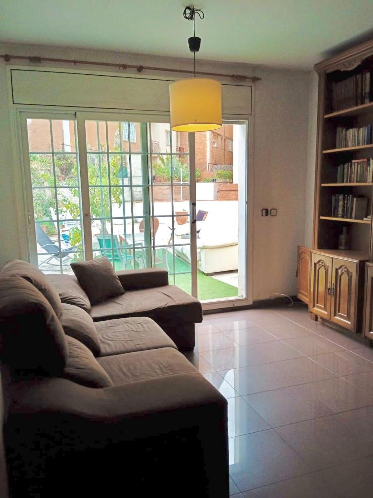 CASA EN BARCELONA CON PARRILLERO 1 CASA EN BARCELONA CON PARRILLERO