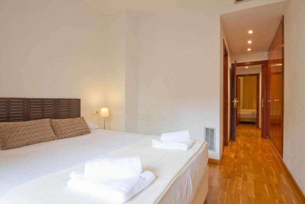 Comfortable 4 rooms 2Bath w balcony 5 Comfortable 4 rooms 2Bath w balcony