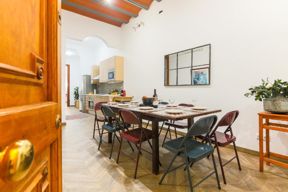 Great Spacious Apartment in the Gothic District City Center 2 Great Spacious Apartment in the Gothic District City Center