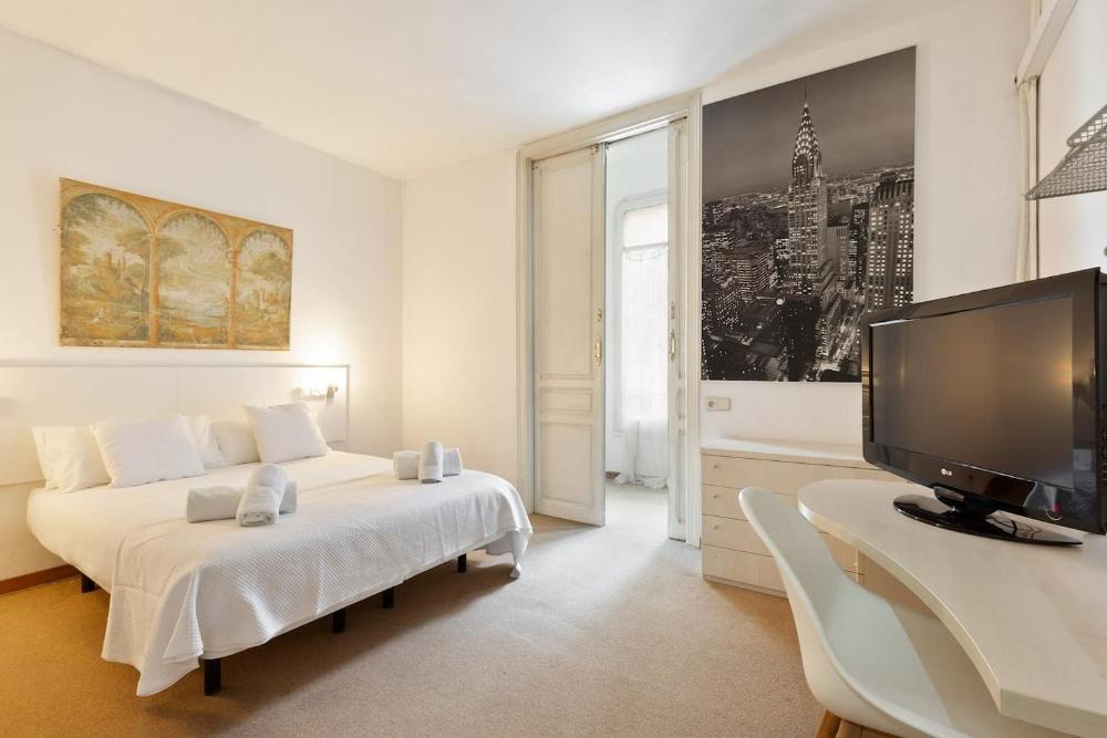 Magnificent and Massive 5 Bedroom Family Apartment and Terrace 1 Magnificent and Massive 5 Bedroom Family Apartment and Terrace