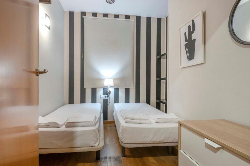 Modern and bright apartment in Eixample 3-2 5 Modern and bright apartment in Eixample 3-2