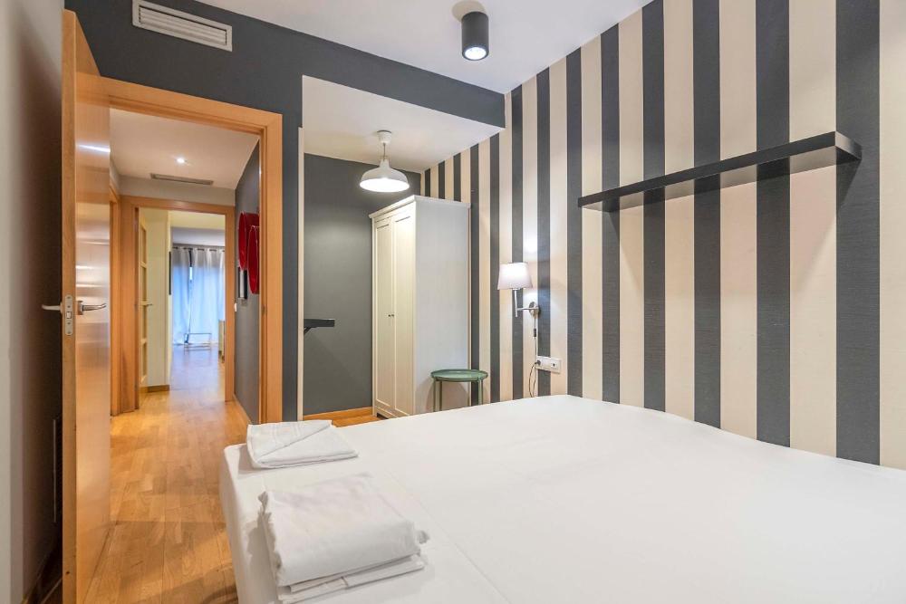 Modern and bright apartment in Eixample 3-2 2 Modern and bright apartment in Eixample 3-2