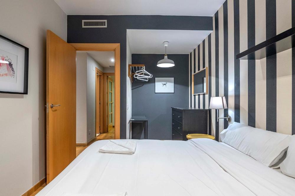 Modern and bright apartment in Eixample 4-2 2 Modern and bright apartment in Eixample 4-2