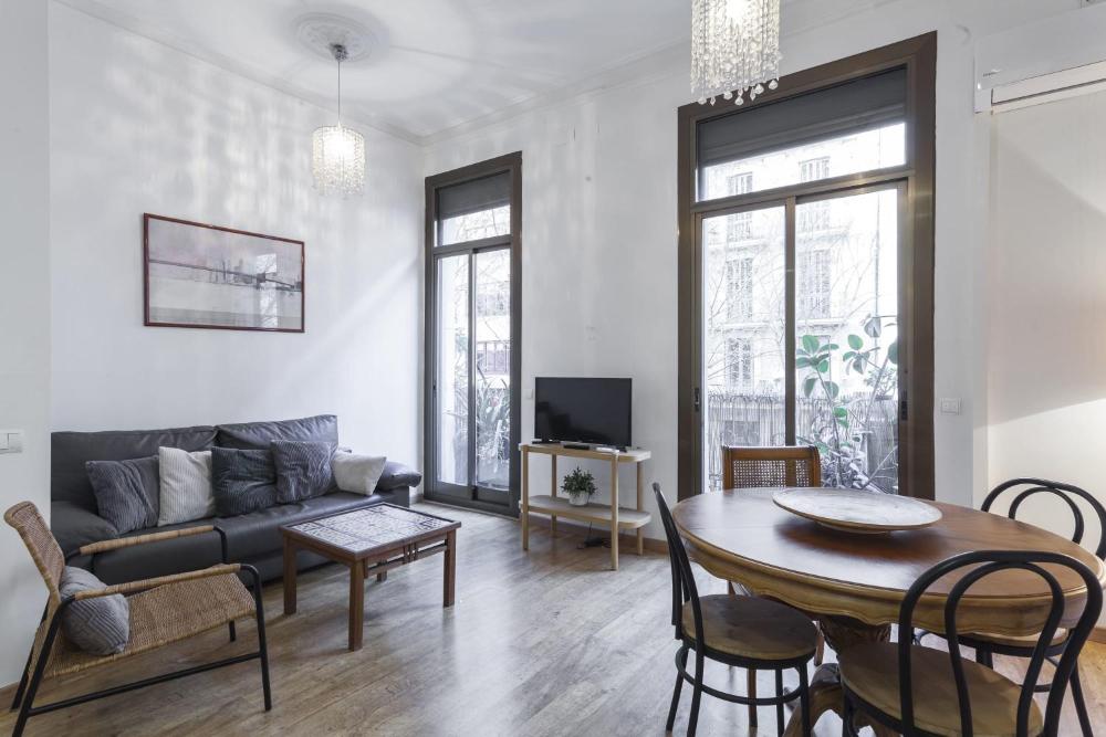 Modern and renovated apartment by Pl Universitat 2 Modern and renovated apartment by Pl Universitat
