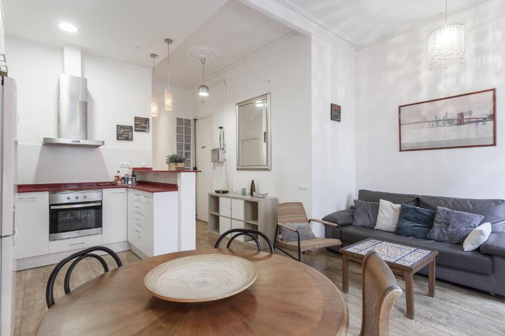 Modern and renovated apartment by Pl Universitat 1 Modern and renovated apartment by Pl Universitat