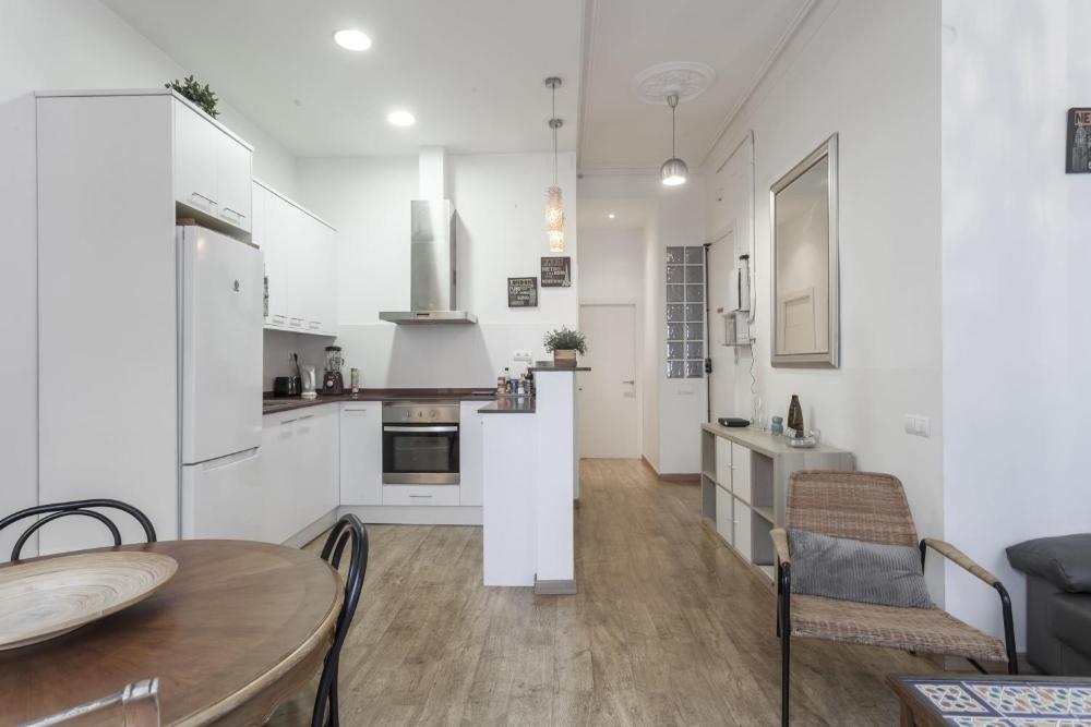 Modern and renovated apartment by Pl Universitat 4 Modern and renovated apartment by Pl Universitat