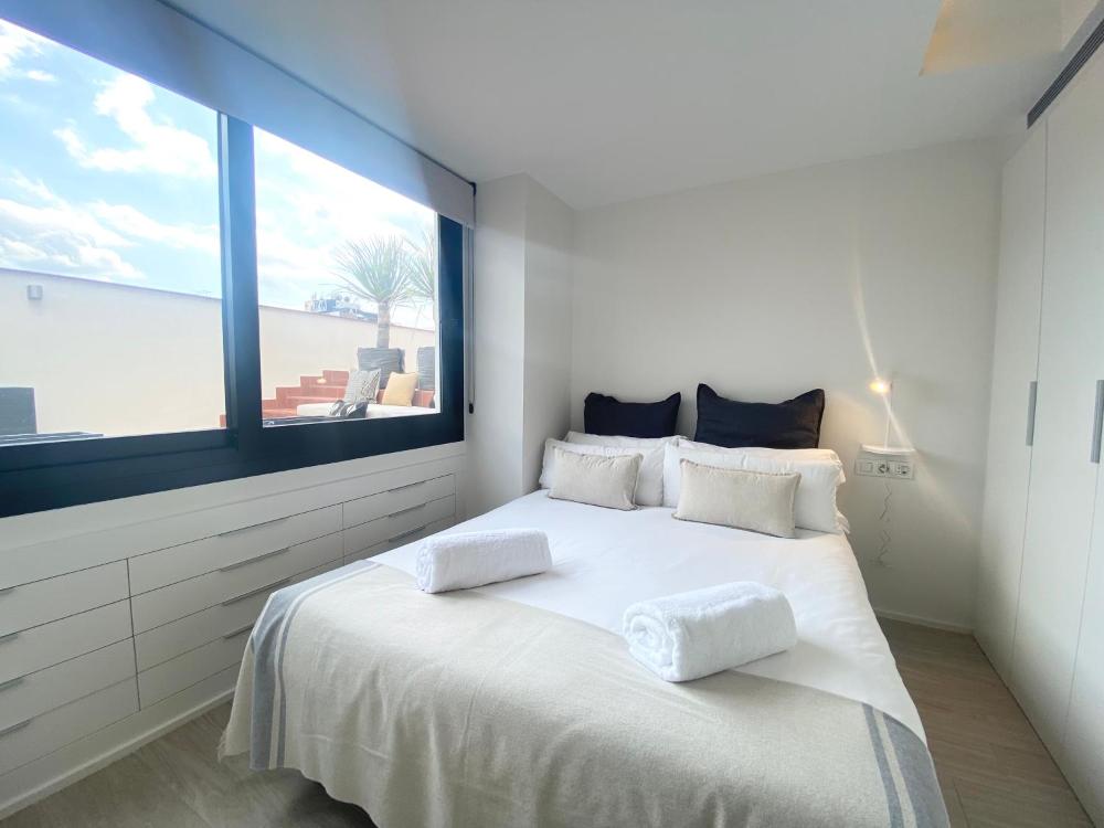 Modern Penthouse with VIEWS Near Paseo De Gracia by MyRentalHost 5 Modern Penthouse with VIEWS Near Paseo De Gracia by MyRentalHost