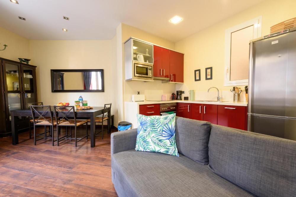 RamblasRentals Design Renovated Apartment AC Balcony10m Ramblas - Parking - Wifi 4 RamblasRentals Design Renovated Apartment AC Balcony10m Ramblas - Parking - Wifi