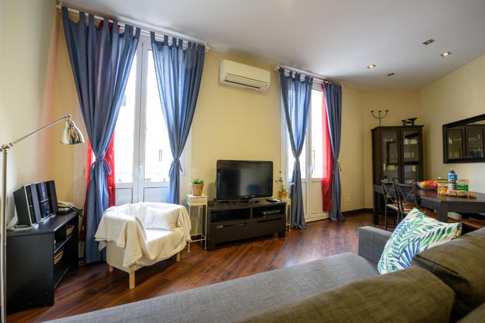 RamblasRentals Design Renovated Apartment AC Balcony10m Ramblas - Parking - Wifi 1 RamblasRentals Design Renovated Apartment AC Balcony10m Ramblas - Parking - Wifi