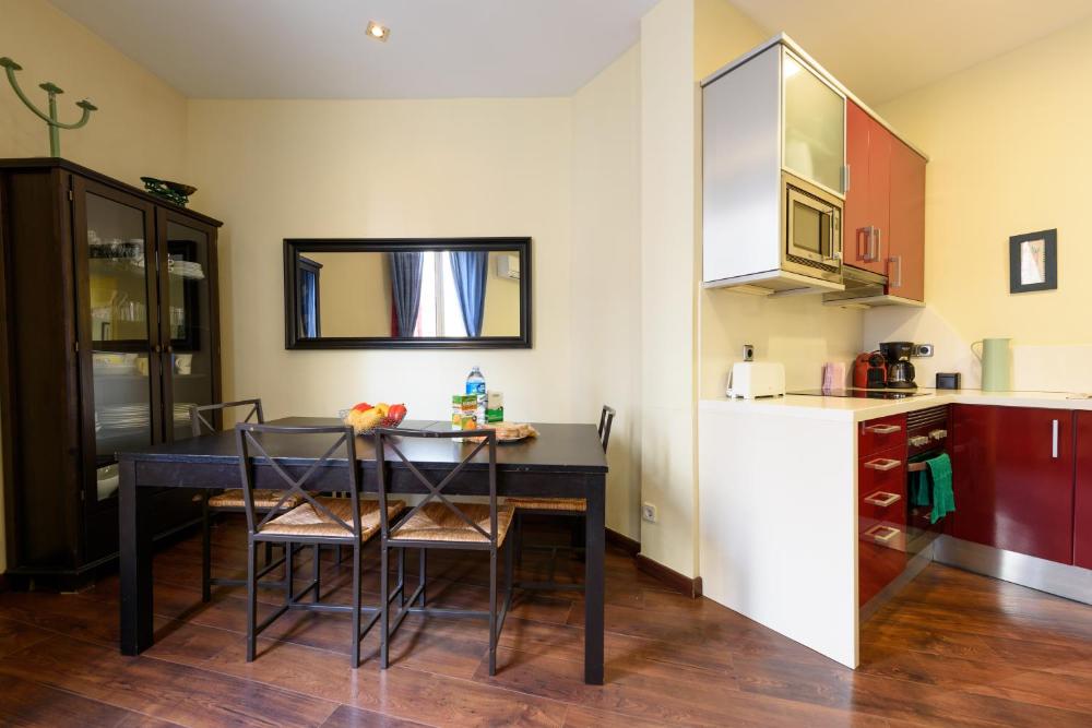 RamblasRentals Design Renovated Apartment AC Balcony10m Ramblas - Parking - Wifi 6 RamblasRentals Design Renovated Apartment AC Balcony10m Ramblas - Parking - Wifi