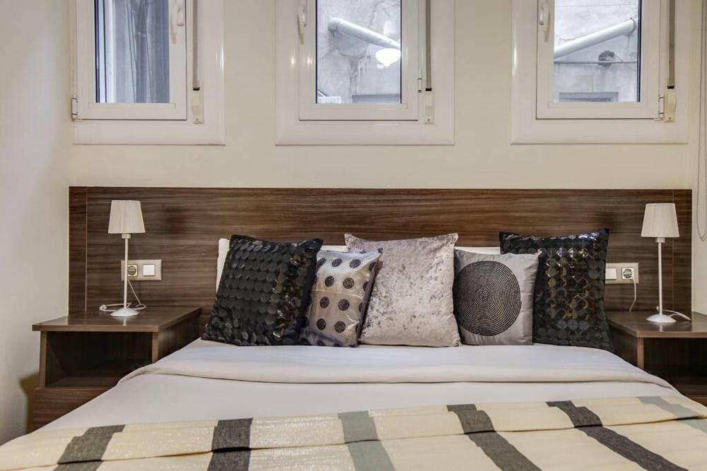 Ronda Sant Pere Private City Center 3Bedroom Suite B 1 Ronda Sant Pere Private City Center 3Bedroom Suite B
