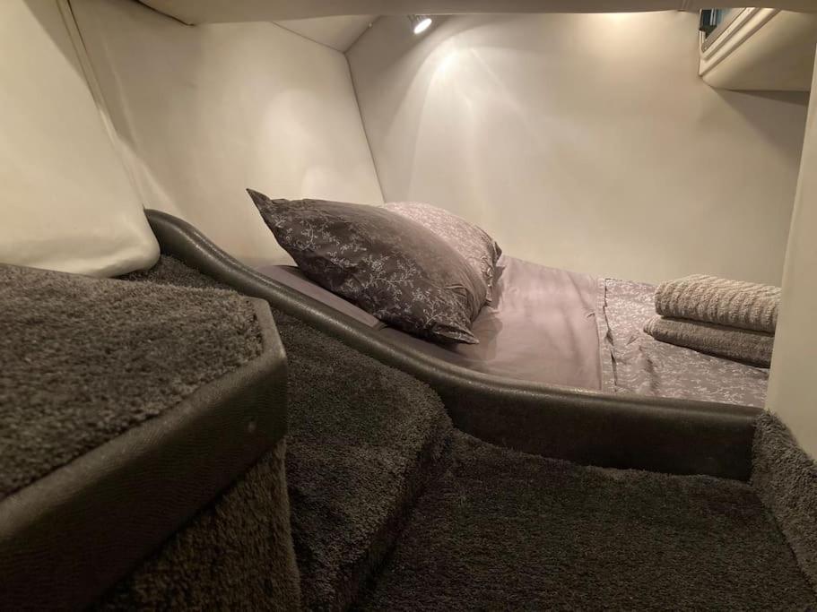 ✵ SENYER ✵ Duerme en un confortable yate deportivo 2 ✵ SENYER ✵ Duerme en un confortable yate deportivo