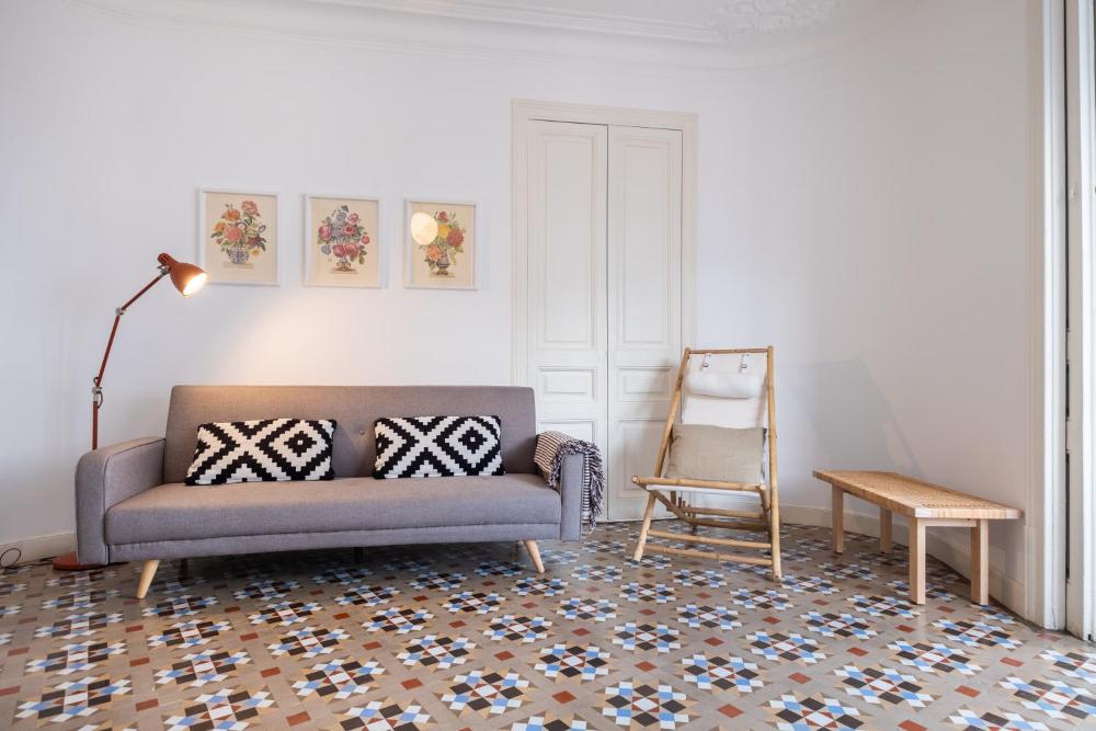 Sunny and Modernist apartment for groups in center 6 Sunny and Modernist apartment for groups in center