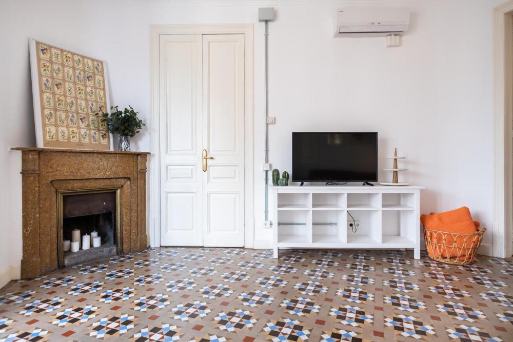Sunny and Modernist apartment for groups in center 5 Sunny and Modernist apartment for groups in center