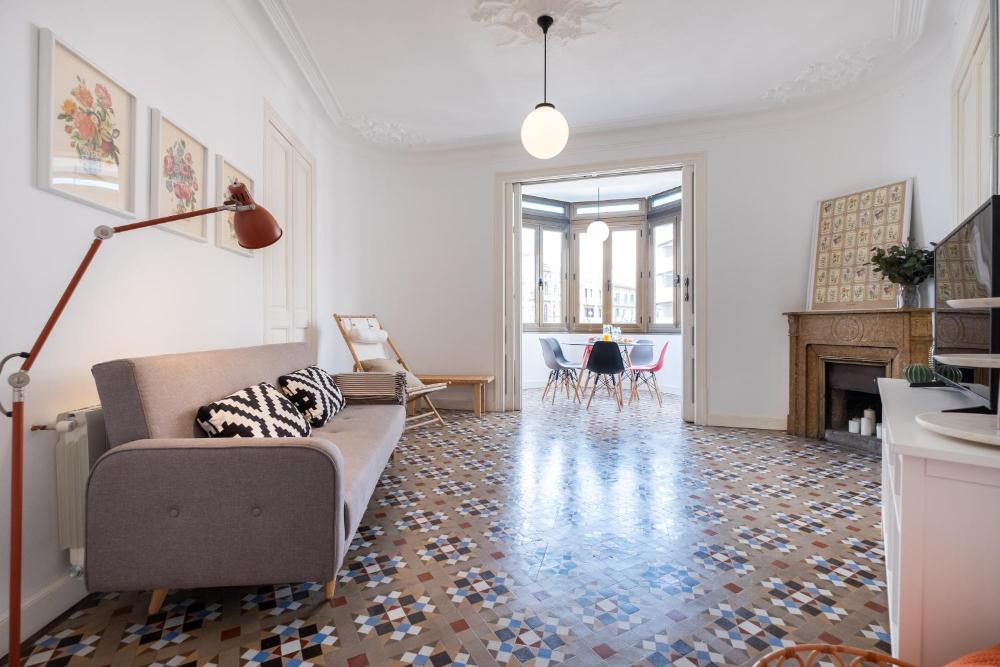 Sunny and Modernist apartment for groups in center 1 Sunny and Modernist apartment for groups in center