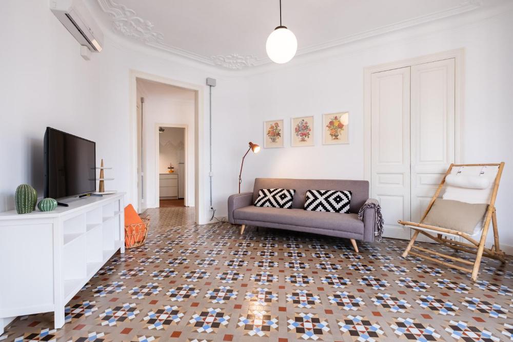 Sunny and Modernist apartment for groups in center 2 Sunny and Modernist apartment for groups in center