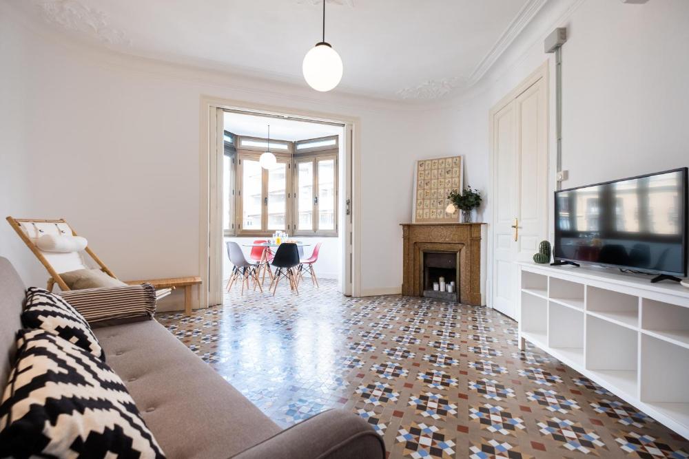 Sunny and Modernist apartment for groups in center 4 Sunny and Modernist apartment for groups in center