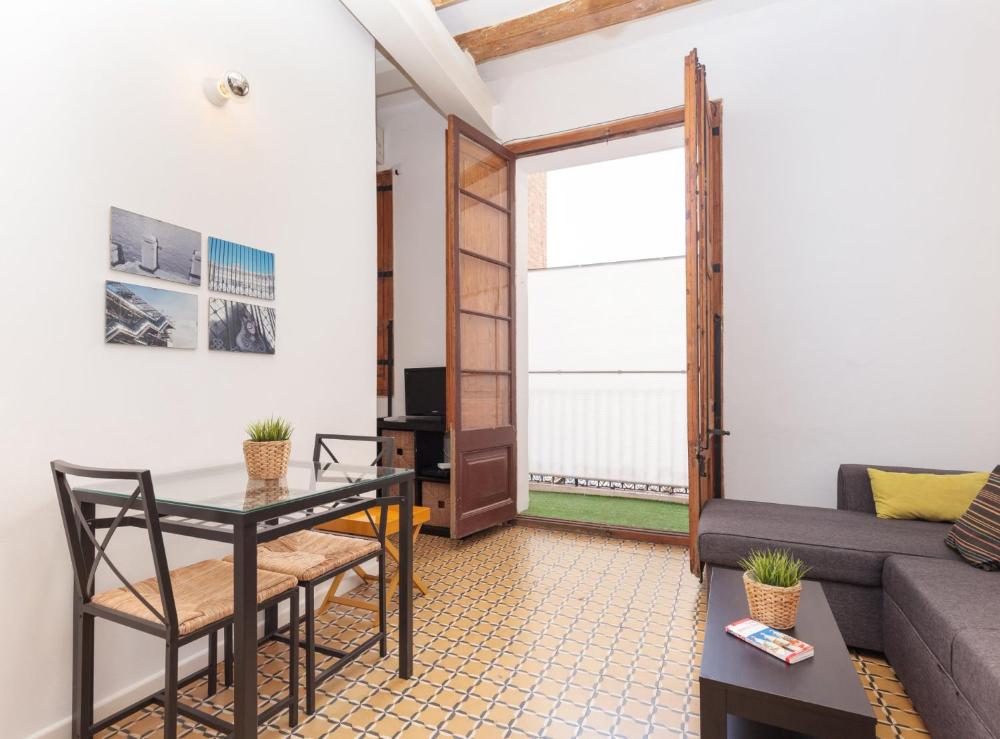 Sunny flat,near ramblas,wifi incl. 1 Sunny flat,near ramblas,wifi incl.