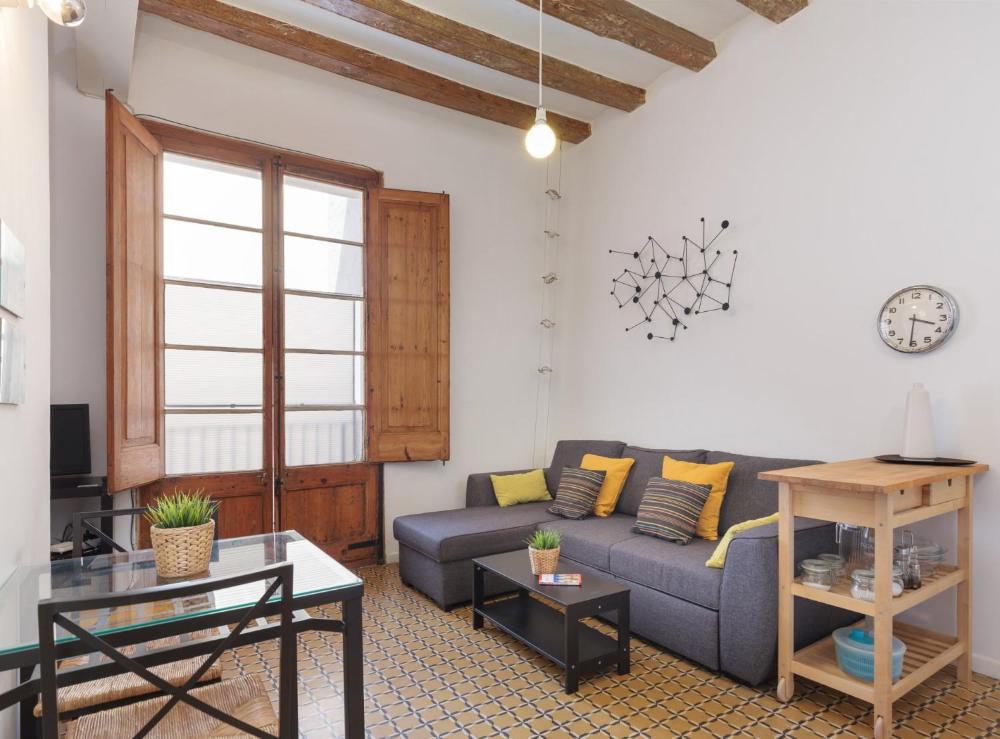Sunny flat,near ramblas,wifi incl. 4 Sunny flat,near ramblas,wifi incl.